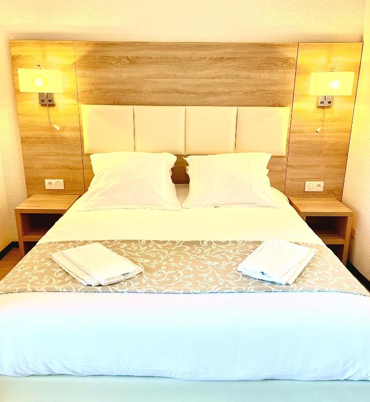 Double Room with Sea View image 1
