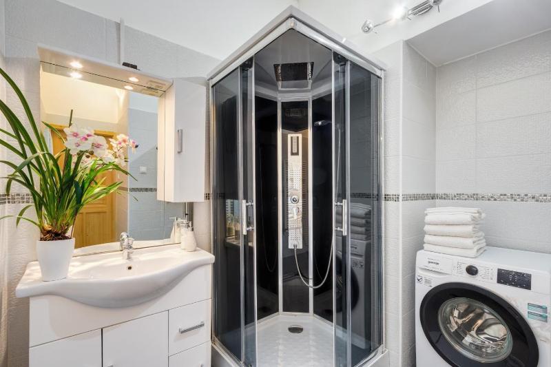 Royale Apartment - image 3