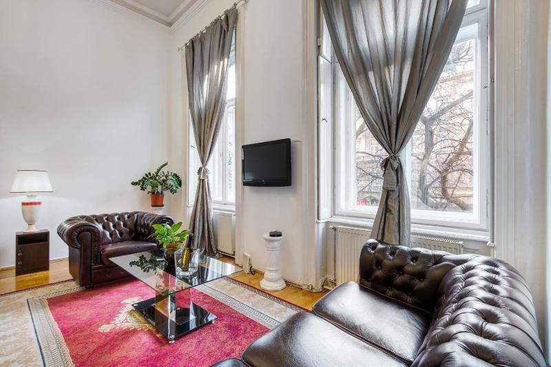 Royale Apartment - image 6