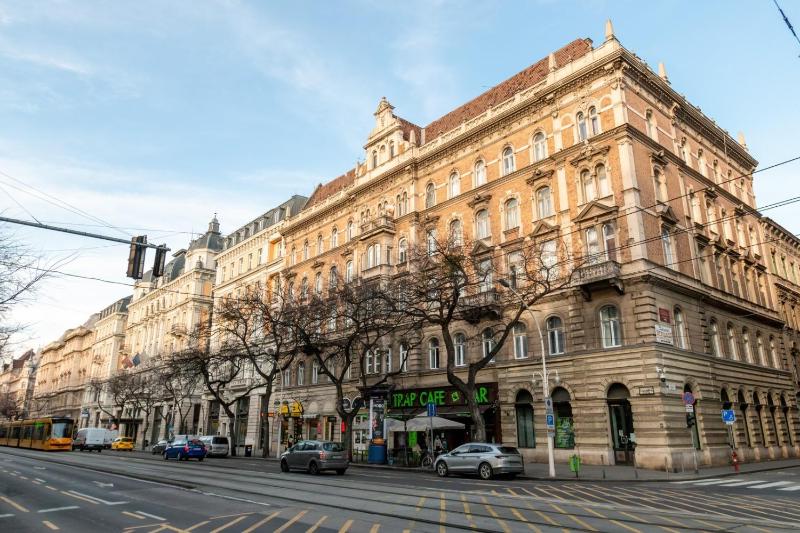 Royale Apartment - image 9