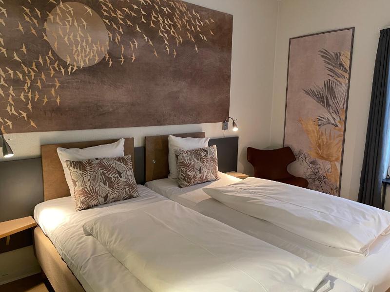 Double Room with Extra Bed image 2