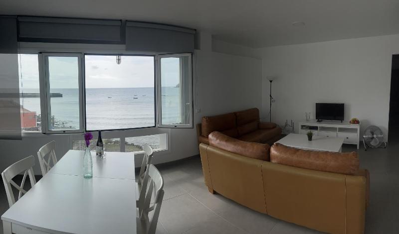 No. 3- Three-Bedroom Apartment with Sea View image 4