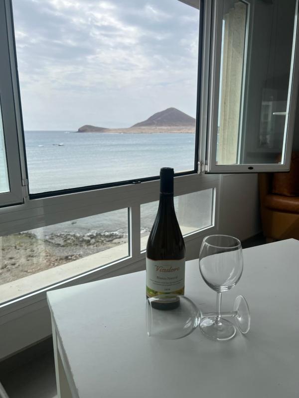 No. 3- Three-Bedroom Apartment with Sea View image 3
