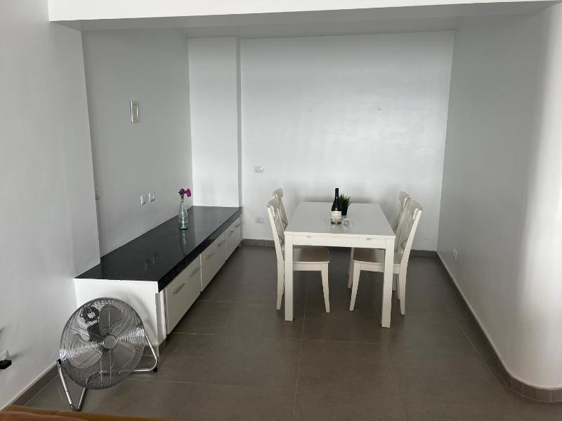 No. 4- Two Bedroom Apartment with Sea View image 3