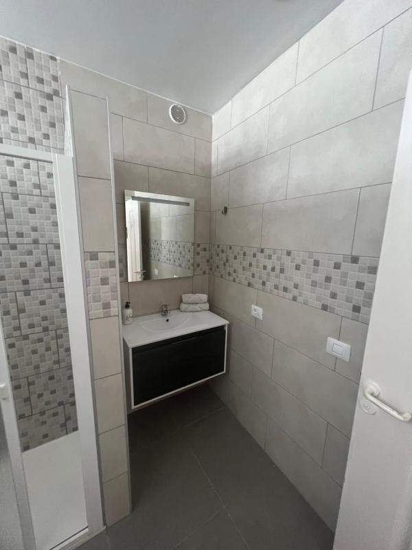 No. 5- Superior Two Bedroom Apartment with Sea View image 3