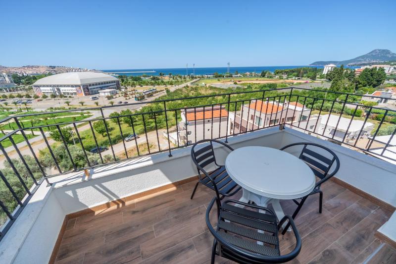 Deluxe King Suite image 1