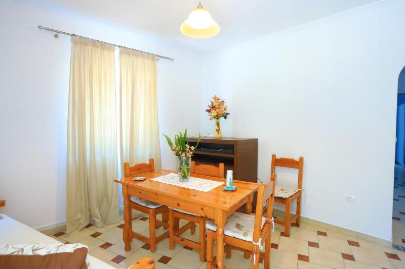 Alexandra Apartment - image 9