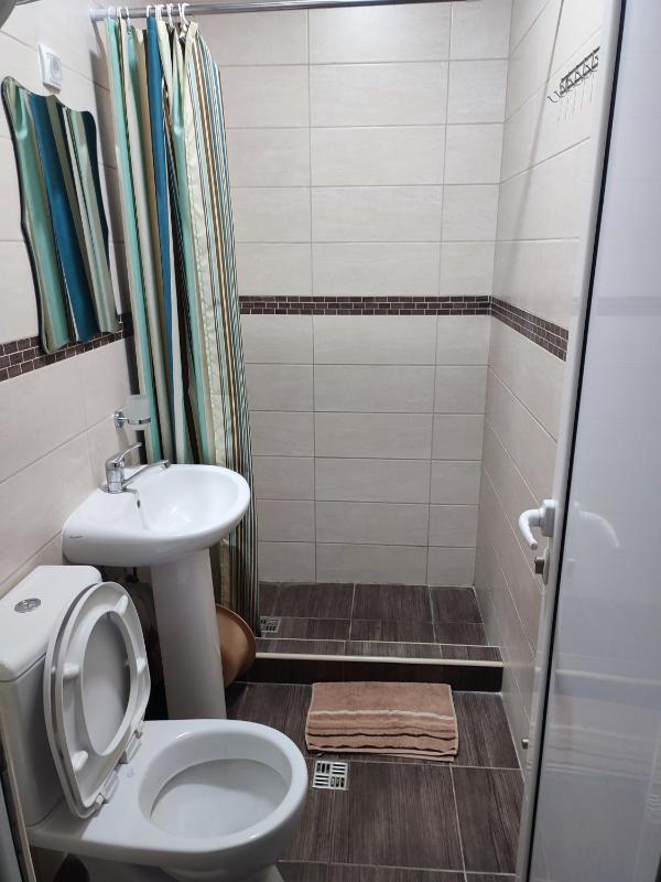 Studio with Shared Bathroom image 3