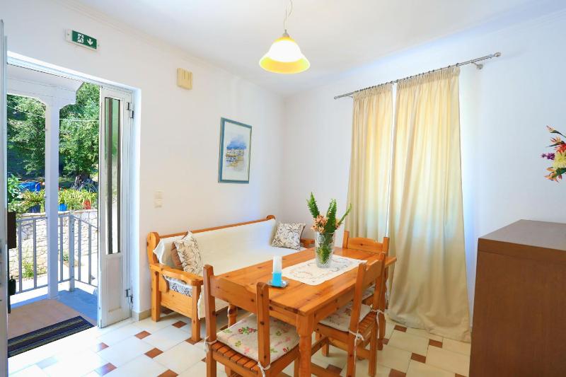Alexandra Apartment - image 6