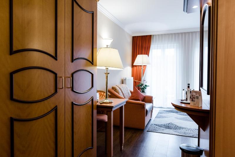 Single Room image 3