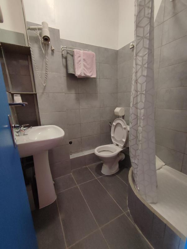 Double Room image 3