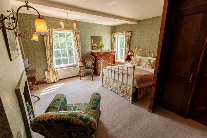 Deluxe Double Room with Shower image 4