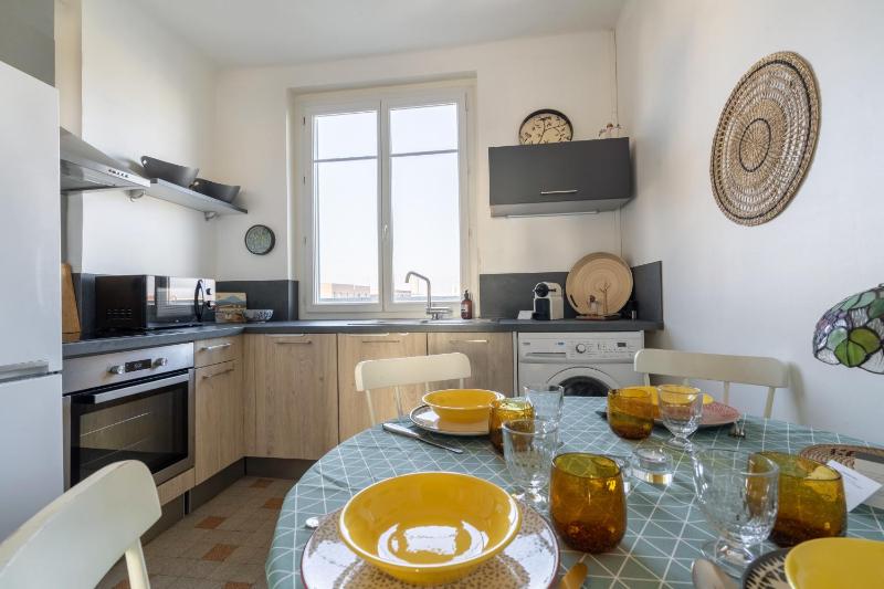 LA SUITE MARCELLIN - Magnifique T3 avec garage et balcon Lyon 7 - image 9