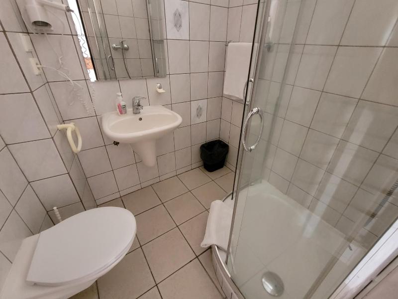 Single Room image 4