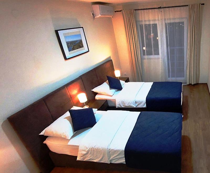 Twin Room with Balcony image 2