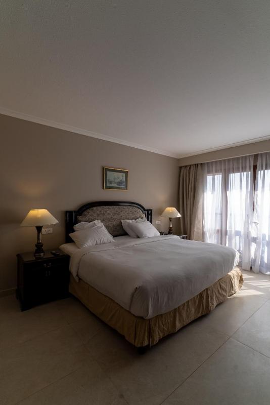 Deluxe Royal Nile Suite