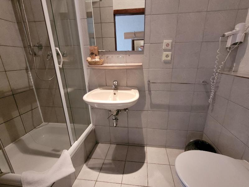 Standard Double Room image 4