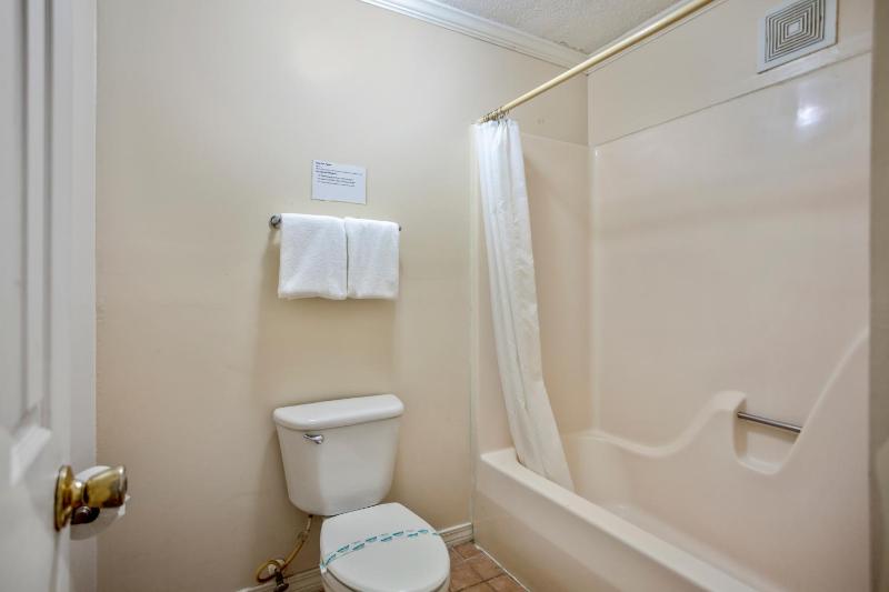 Standard Double Room- Smoking image 2