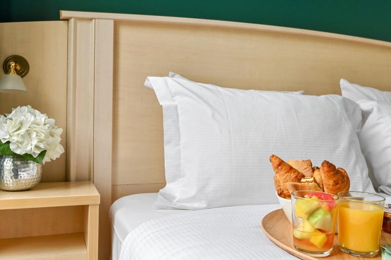 Premium Double Room image 3