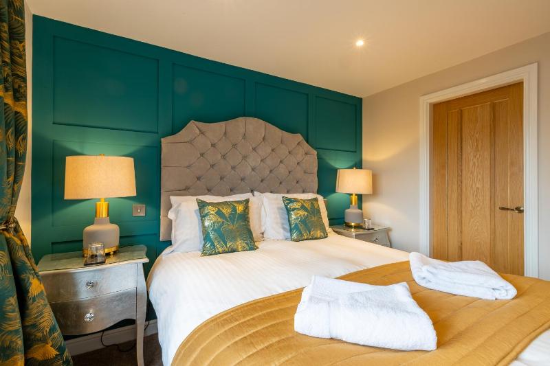 Holly Lodge Guest House with FREE off site health club - image 12
