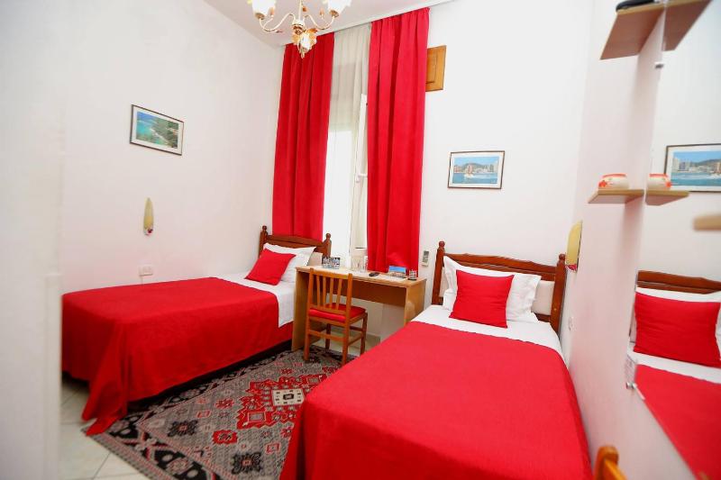 Standard Twin Room image 1