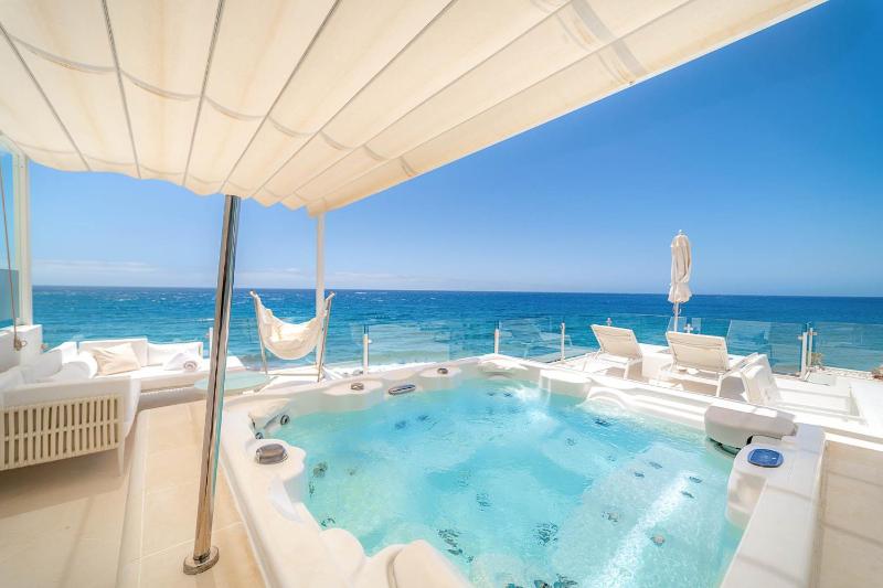 Suite Lanis 2 Bedroom with Hot Tub & Sea View image 4
