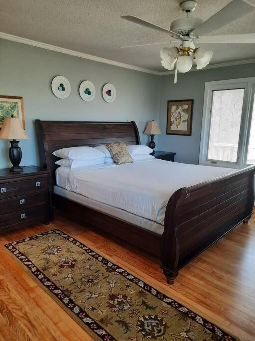 Five-Bedroom House image 1