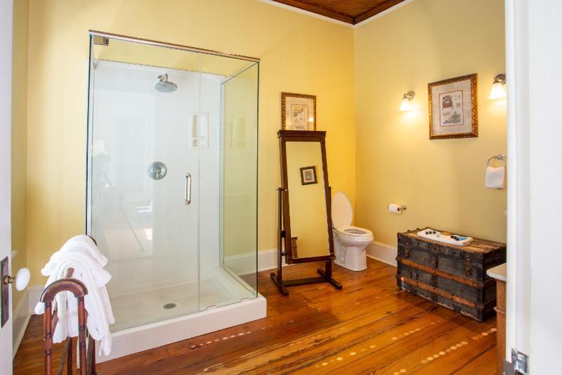 Casimir Pulaski Room - Grand Superior King with Balcony image 2