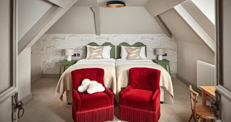 Deluxe Suite image 3