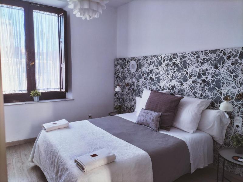 One-Bedroom Apartment image 4
