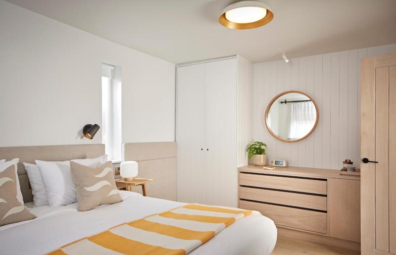 Double Room image 3