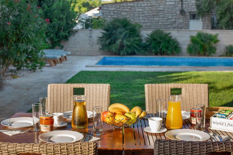 Comfort Studio with Terrace and Pool view image 4