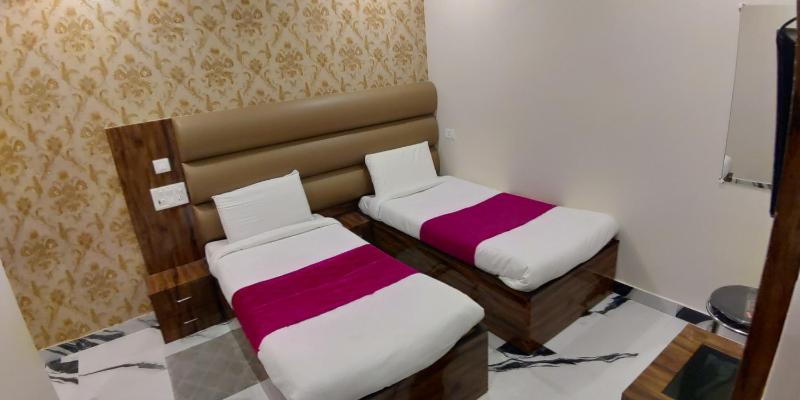 City Hotel - image 7
