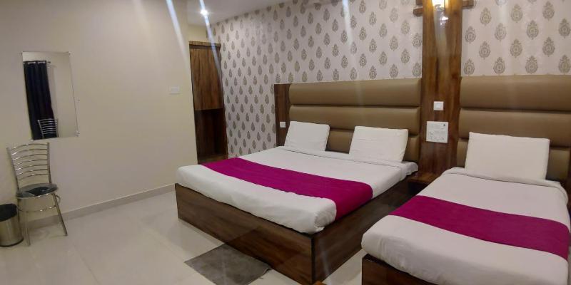 City Hotel - image 39