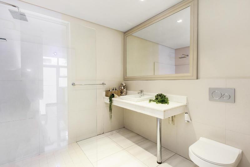 Five-Bedroom Villa image 2