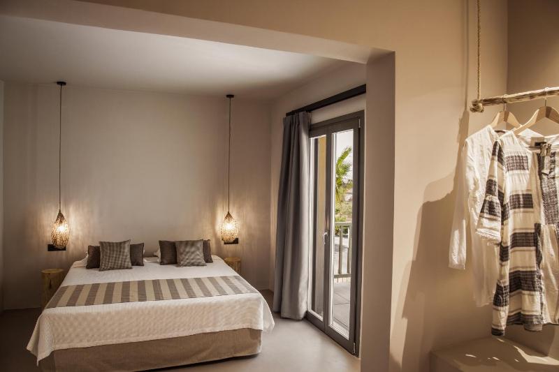 Suite with Pool View image 1