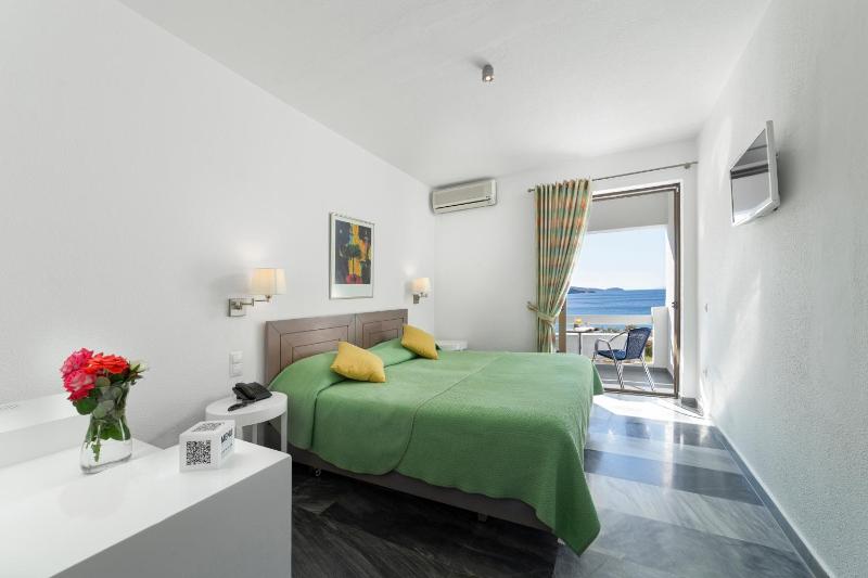 Pool Floor Double or Twin Room with Sea View image 1