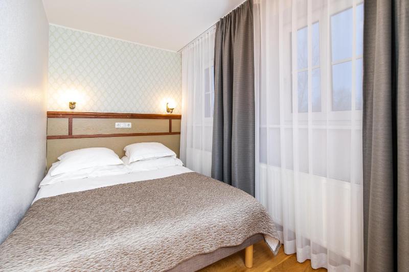 Small Double Room image 1