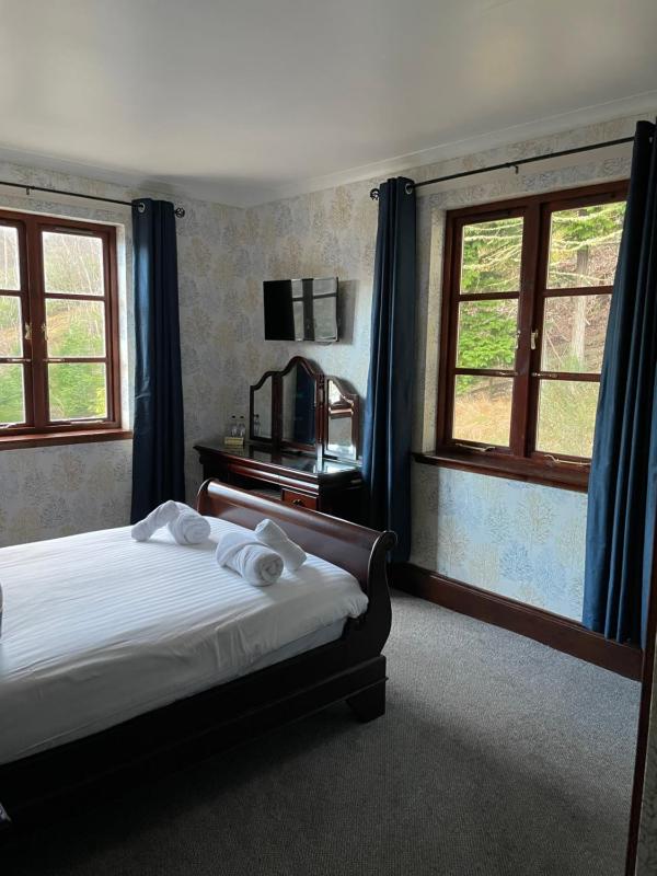 Double Room with Lake View image 2