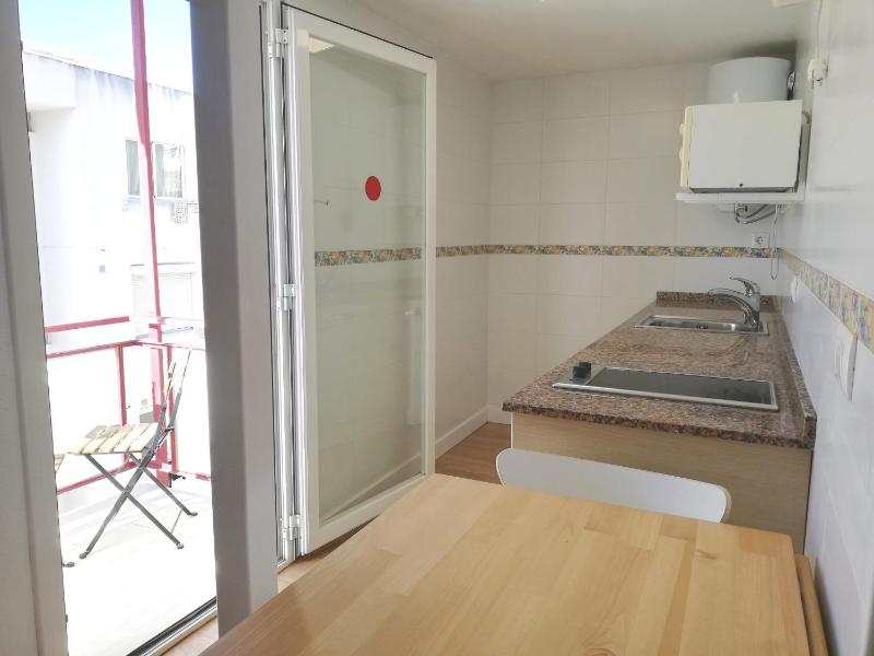 Studio with Balcony (2 Adults + 1 Child) image 4