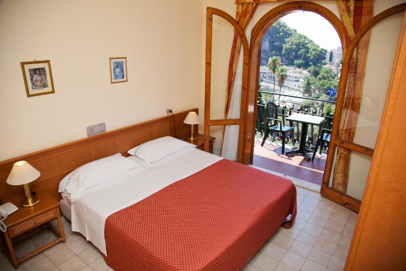 Double or Twin Room with Side Sea View image 1