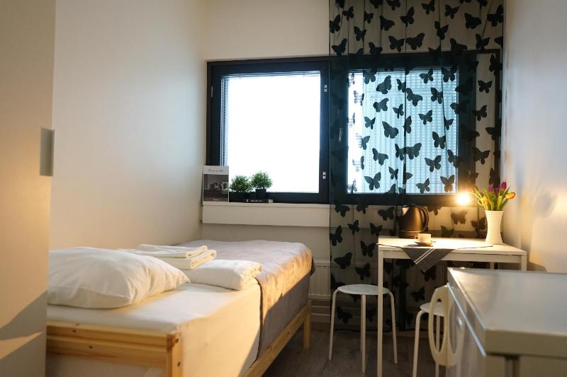 Budget Single Room with Shared Bathroom image 1