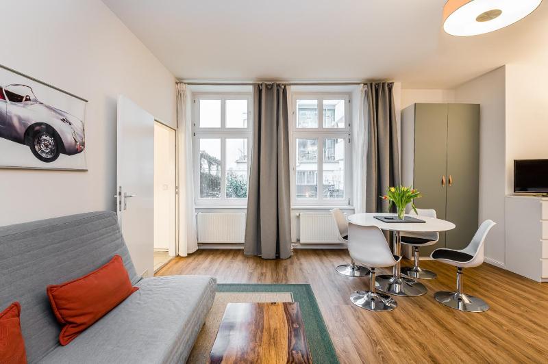 Apartment James (Greifenhagenerstr. 64) image 4