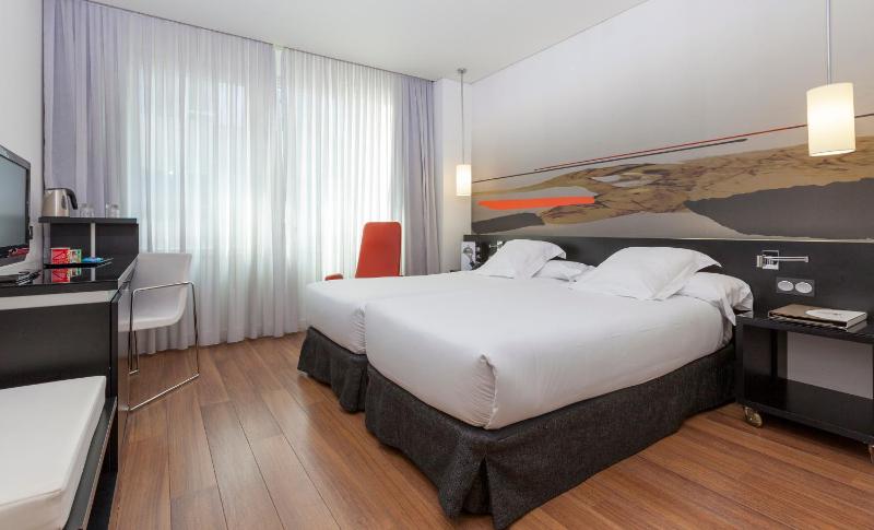  Double or Twin Room with free airport shuttle image 4