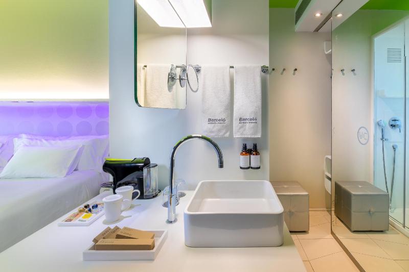 Superior Double or Twin Room image 3