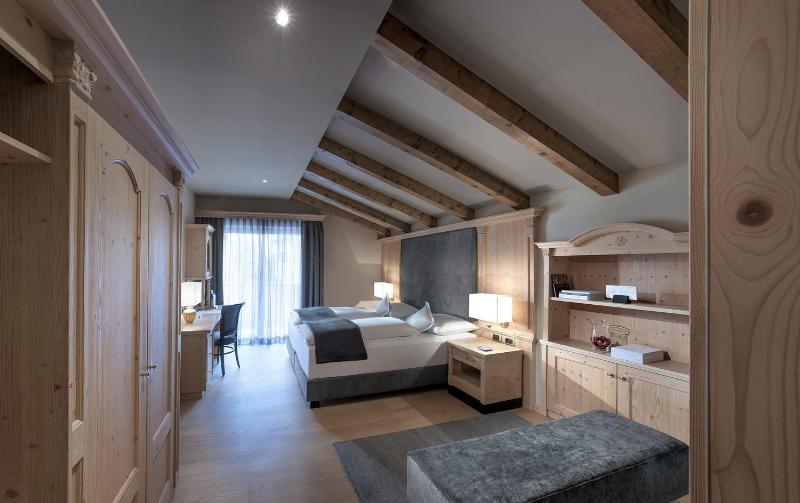 Deluxe Suite image 1