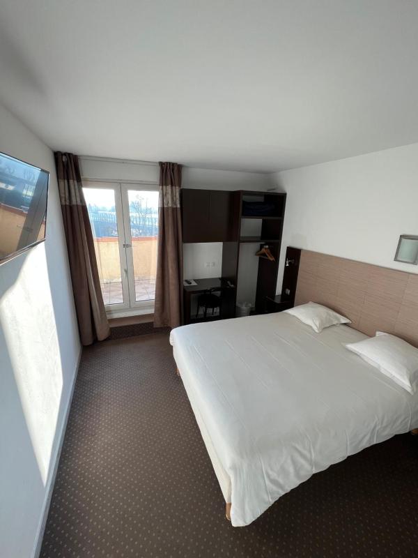 Double Room image 3
