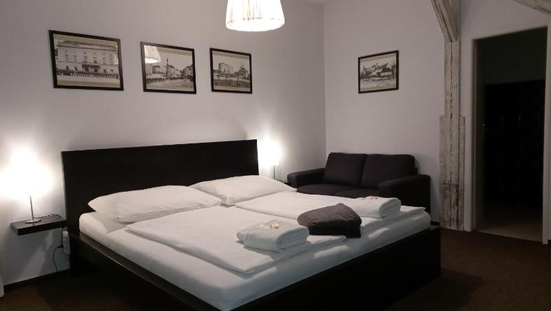 Double Room image 3