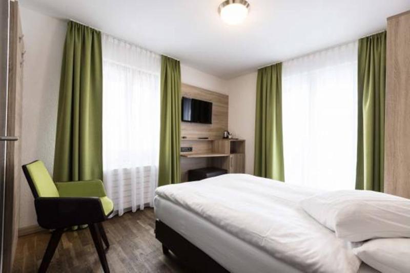 Single Room with Grandlit and Mountain View image 4