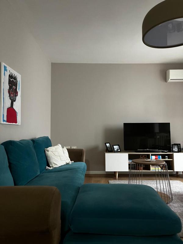 Bllok Area Apartment - image 12
